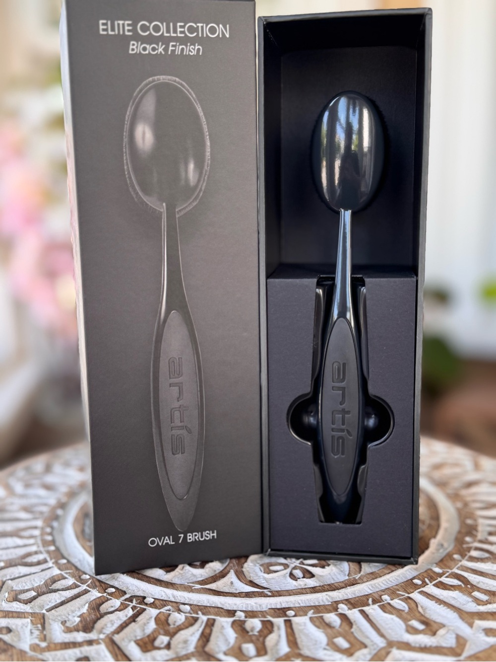 Artis Elite Oval 7 Makeup Brush Black Finish New in Box MSRP $80